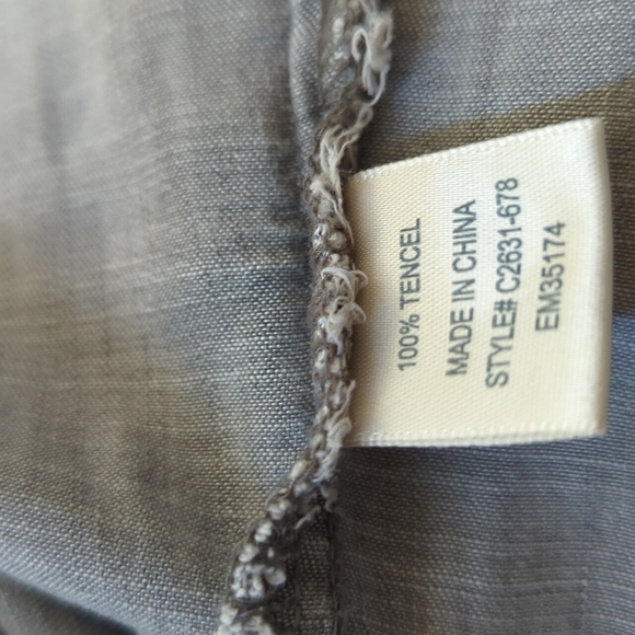 Anthropologie Cloth & Stone Split-Back Gray Chambray Buttondown - Picture 15 of 16